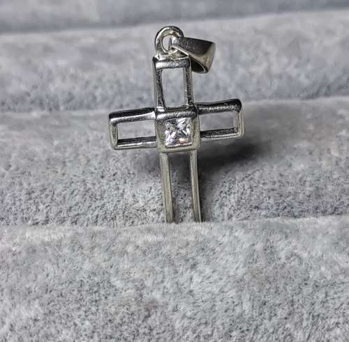 DISCOUNT!!! Dainty Silver Cross Pendant