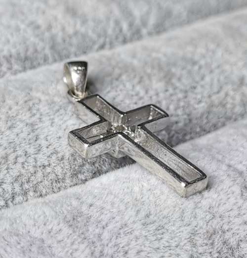 DISCOUNT!!! Dainty Silver Cross Pendant