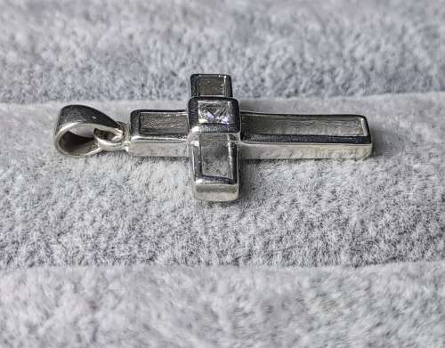 DISCOUNT!!! Dainty Silver Cross Pendant