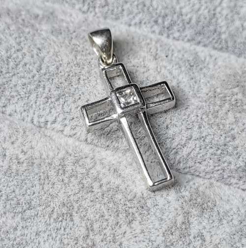 DISCOUNT!!! Dainty Silver Cross Pendant