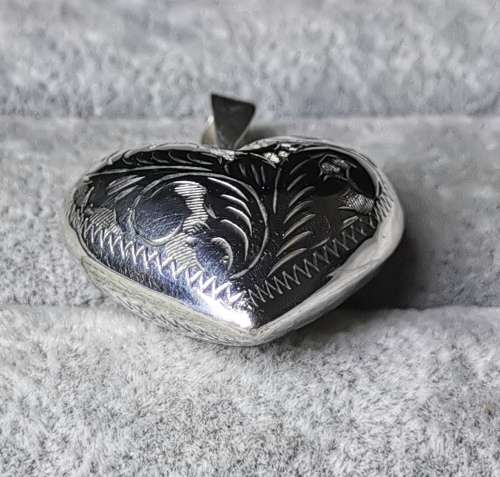 DISCOUNT!!! Detailed Silver Heart Pendant