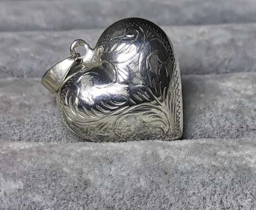 DISCOUNT!!! Detailed Silver Heart Pendant