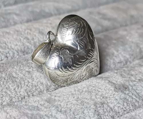 DISCOUNT!!! Detailed Silver Heart Pendant
