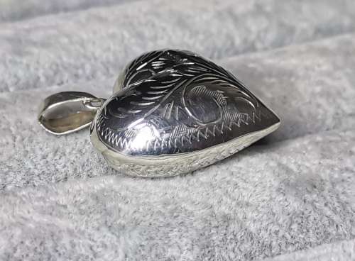 DISCOUNT!!! Detailed Silver Heart Pendant