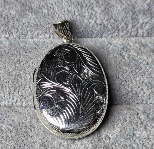 DISCOUNT!!! Detailed Silver Locket Pendant