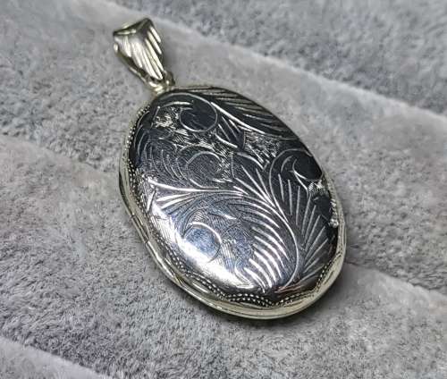 DISCOUNT!!! Detailed Silver Locket Pendant