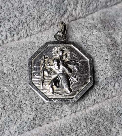 DISCOUNT!!! Detailed Silver Pendant