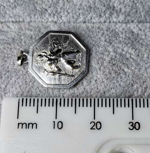 DISCOUNT!!! Detailed Silver Pendant