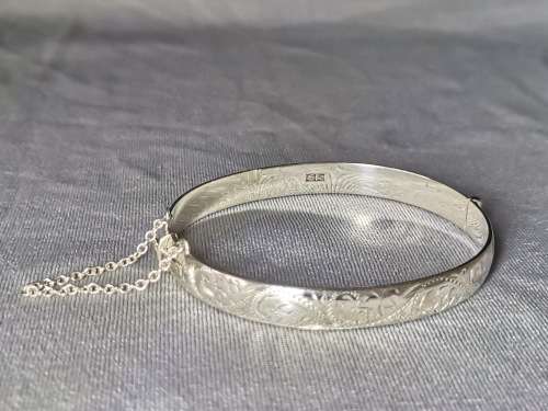 DISCOUNT!!! Detailed Silver Bangle