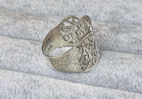 DISCOUNT!!! Detailed Silver Ring