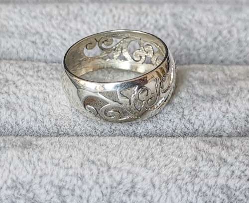*R1 Auction* Detailed Silver Ring