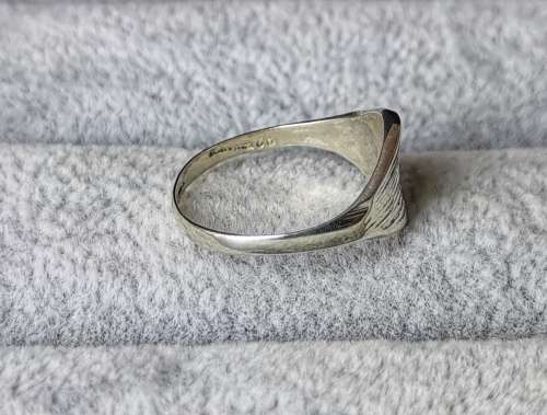 *R1 Auction* Dainty Silver Ring