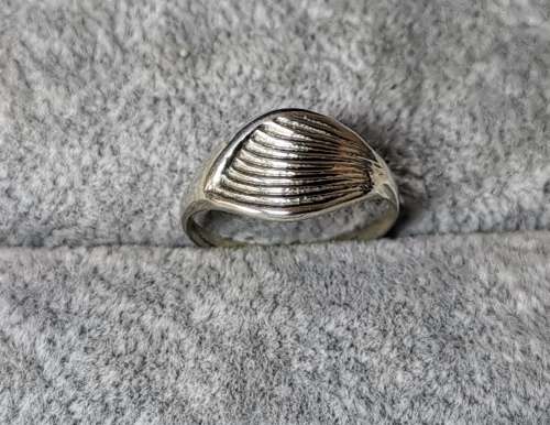 *R1 Auction* Dainty Silver Ring