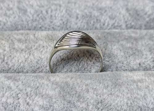 *R1 Auction* Dainty Silver Ring