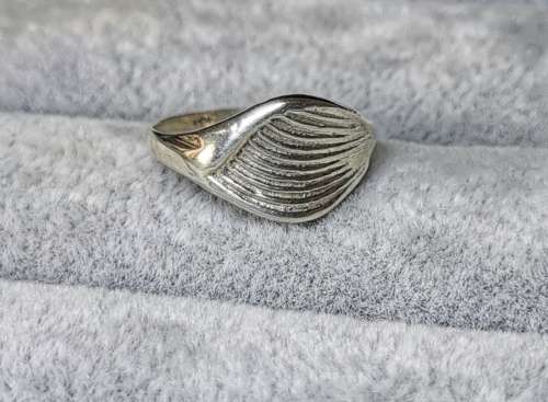 *R1 Auction* Dainty Silver Ring