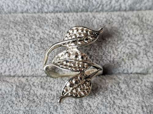 DISCOUNT!!! Silver Leafy Ring
