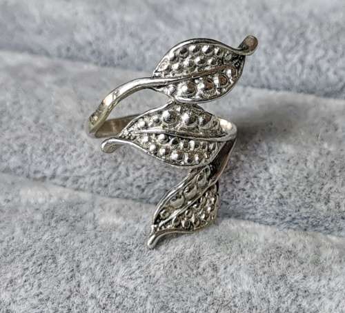 DISCOUNT!!! Silver Leafy Ring