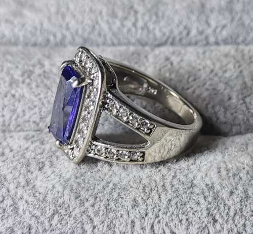 DISCOUNT!!! Dazzling Silver Ring