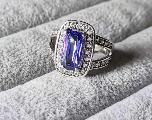 DISCOUNT!!! Dazzling Silver Ring
