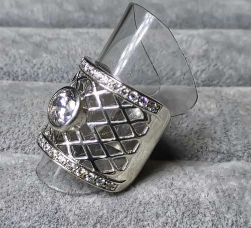 DISCOUNT!!! Dazzling Silver Ring