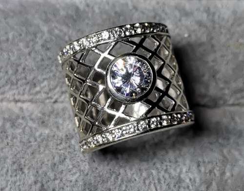 DISCOUNT!!! Dazzling Silver Ring