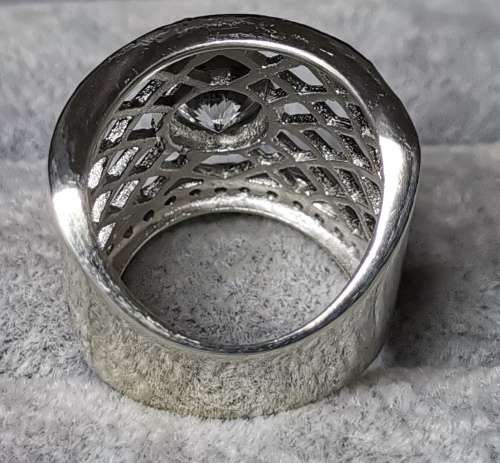 DISCOUNT!!! Dazzling Silver Ring