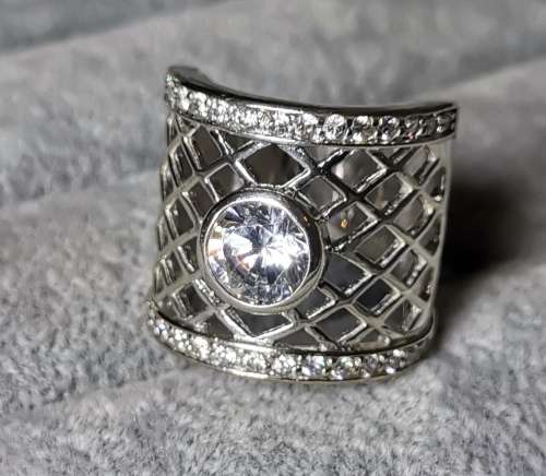 DISCOUNT!!! Dazzling Silver Ring