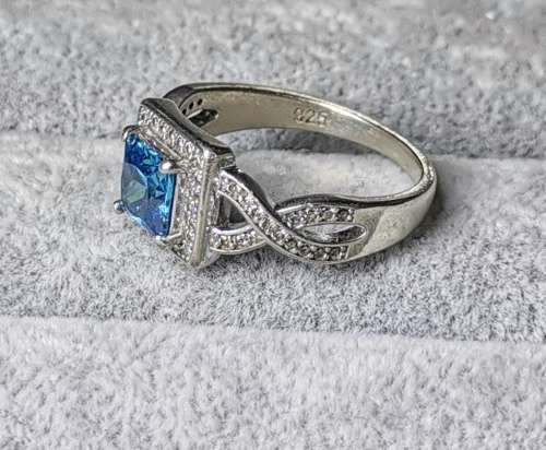 DISCOUNT!!! Stunning Silver Ring