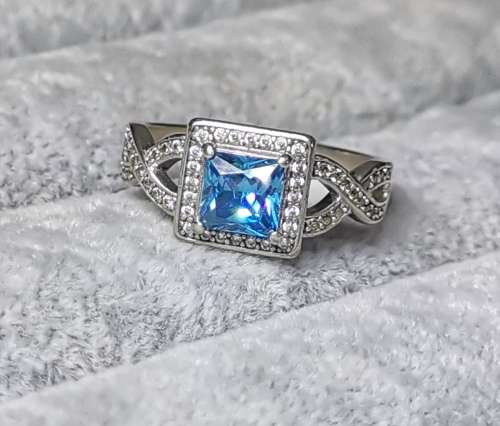 DISCOUNT!!! Stunning Silver Ring
