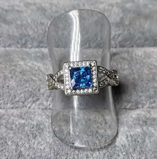 DISCOUNT!!! Stunning Silver Ring