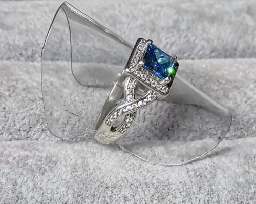 DISCOUNT!!! Stunning Silver Ring