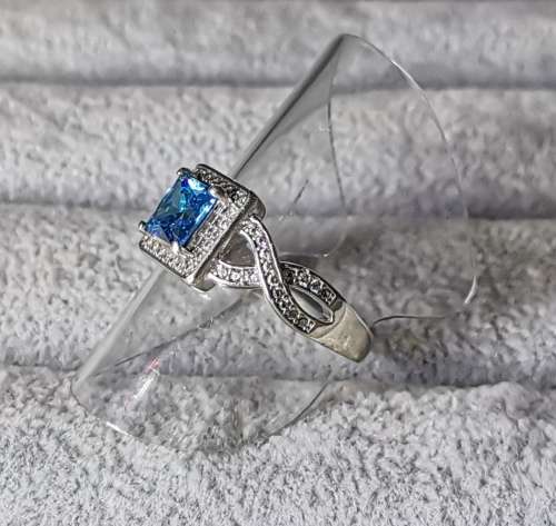 DISCOUNT!!! Stunning Silver Ring