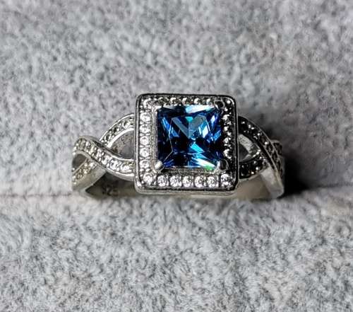 DISCOUNT!!! Stunning Silver Ring
