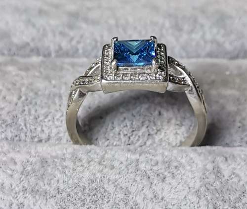 DISCOUNT!!! Stunning Silver Ring