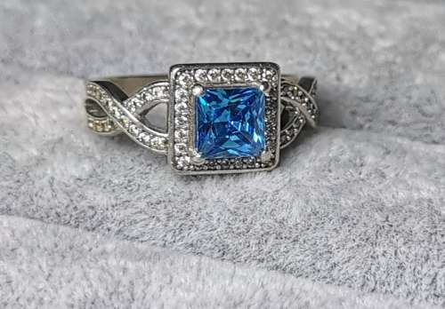 DISCOUNT!!! Stunning Silver Ring