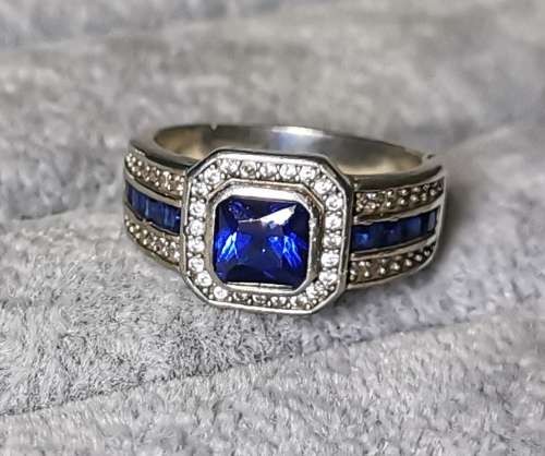 DISCOUNT!!! Dazzling Silver Ring