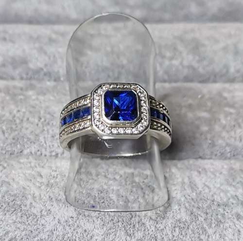 DISCOUNT!!! Dazzling Silver Ring