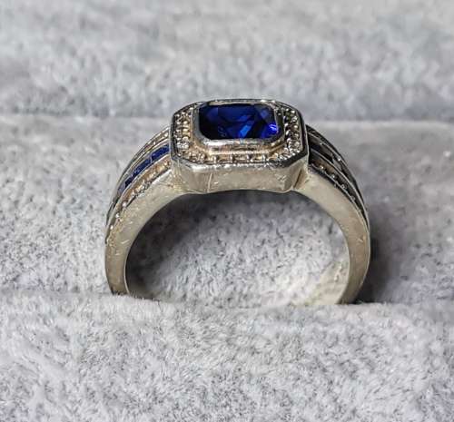 DISCOUNT!!! Dazzling Silver Ring