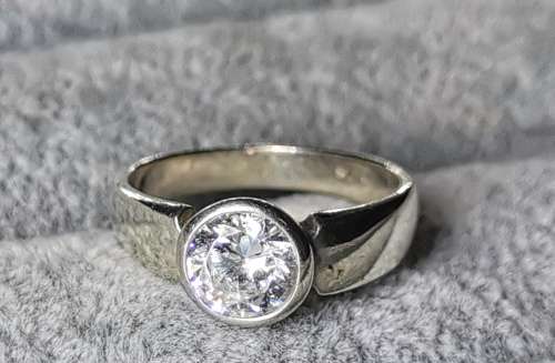 DISCOUNT!!! Silver Solitaire Ring