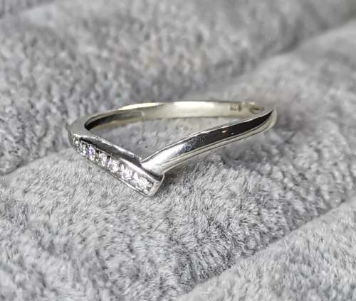 *R1 Auction* Cute Silver Ring