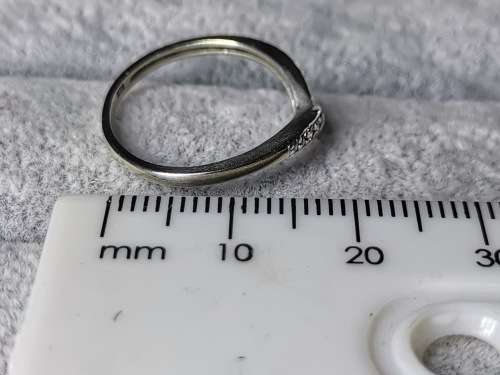 *R1 Auction* Cute Silver Ring