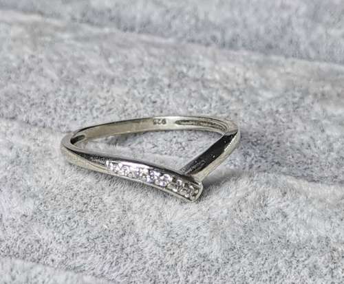 *R1 Auction* Cute Silver Ring