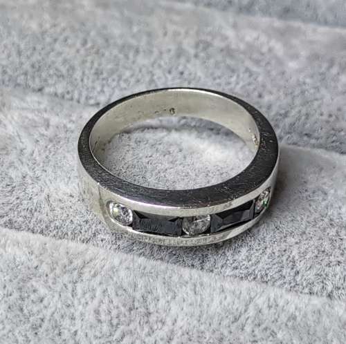 DISCOUNT!!! Stunning Silver Ring