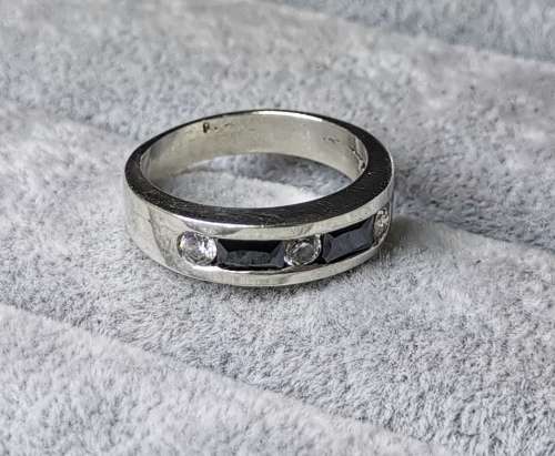 DISCOUNT!!! Stunning Silver Ring