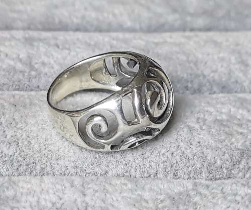 DISCOUNT!!! Swirly Silver Ring