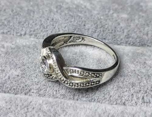 DISCOUNT!!! Dazzling Silver Ring