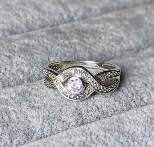 DISCOUNT!!! Dazzling Silver Ring