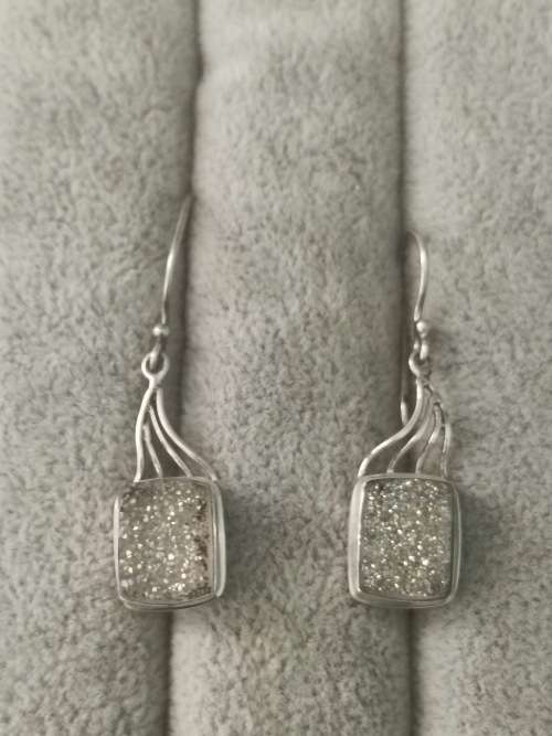 Discount!!! Silver Quartz Earrings