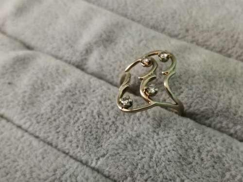 Unique 9ct Gold Diamond Ring