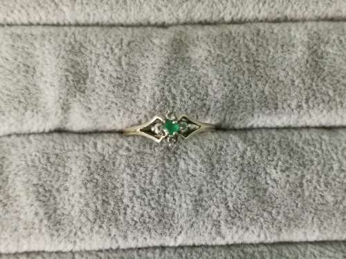 9ct Gold Emerald Ring